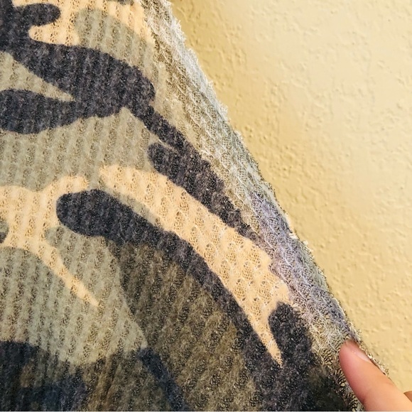 Single Cold Shoulder Camo Asymmetrical Top - Picture 10 of 11